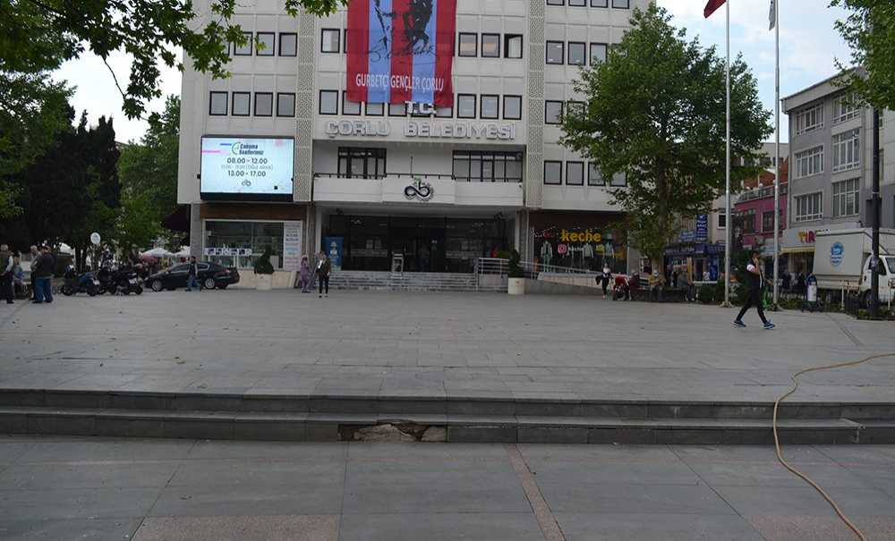 Meydana Yakışmayan Görüntü