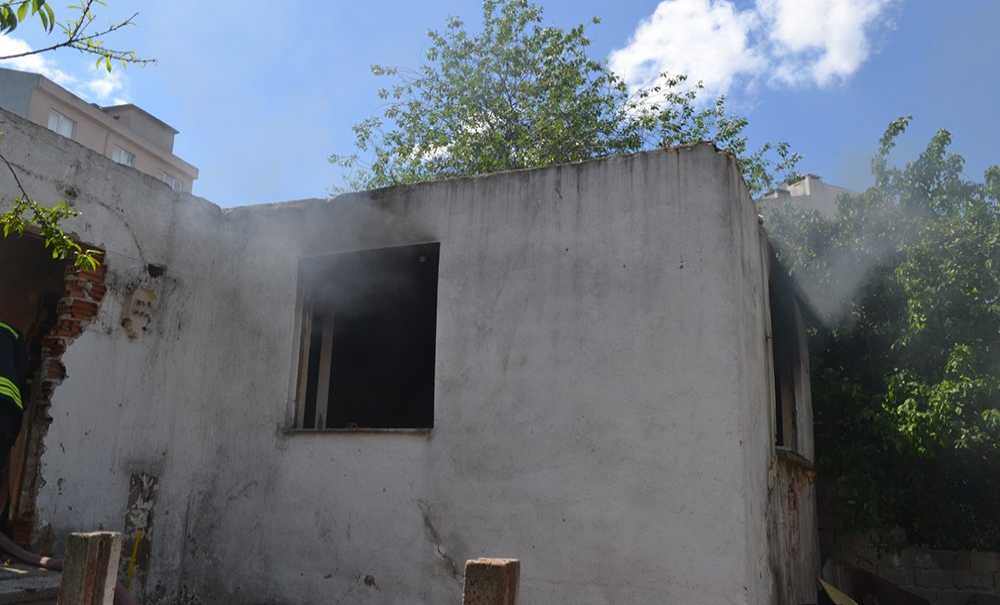 Madde Bağımlıları Metruk Evi Ateşe Verdi