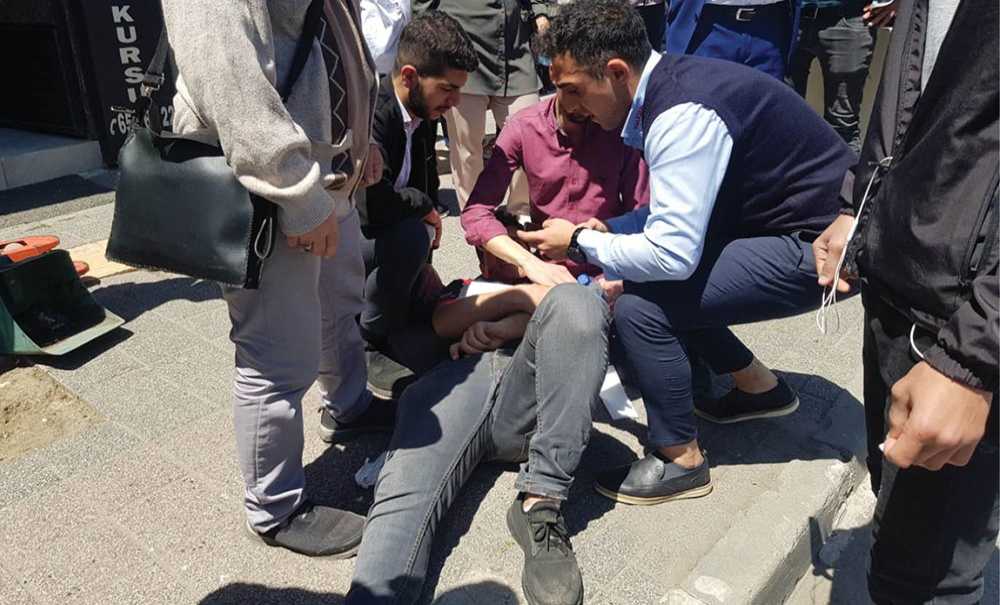 Kaldırımın Bozuk Olması Nedeniyle Palet Devrildi, 1 Kişi Yaralandı