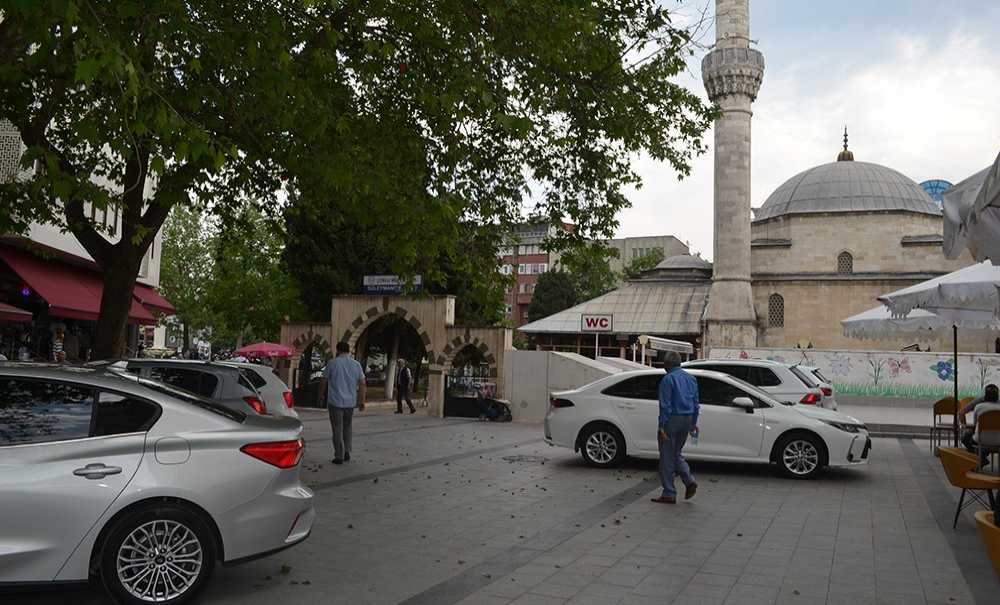 Tarihi Caminin Önü Otopark Oldu