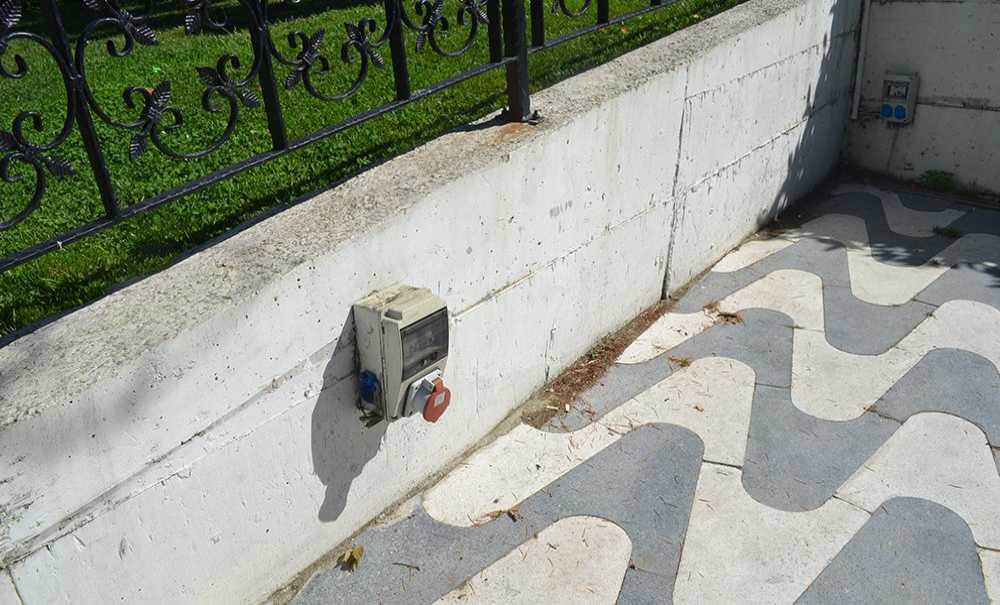 Açıkta Duran Elektrik Panoları Vatandaşı Korkutuyor