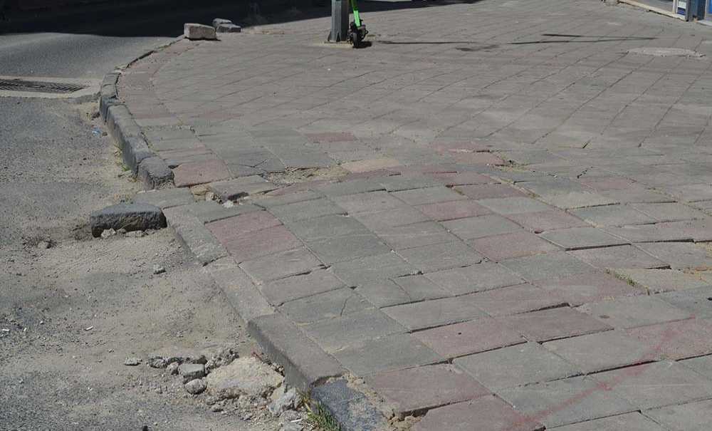 Bu Kaldırımlar Ne Zaman Yapılacak?