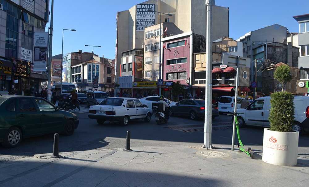 Trafik Keşmekeşliğini Umursayan Yok!