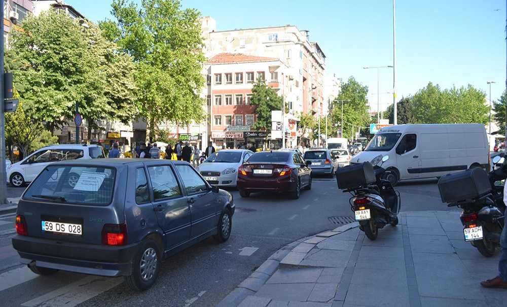 Trafik Keşmekeşliğini Umursayan Yok!