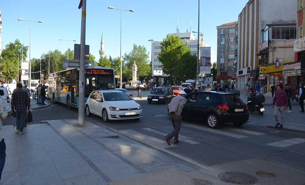 Trafik Keşmekeşliğini Umursayan Yok!
