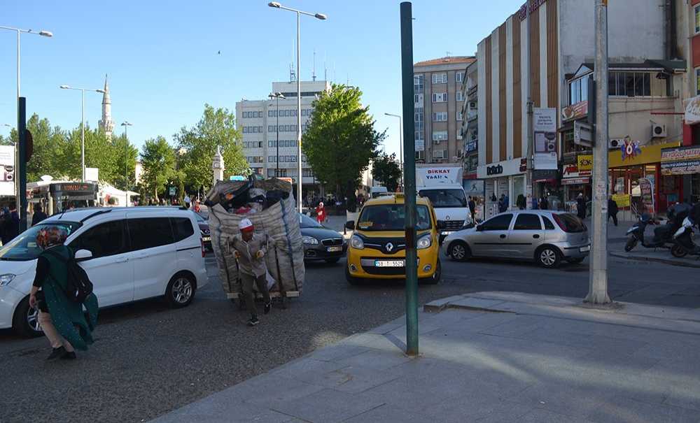 Trafik Keşmekeşliğini Umursayan Yok!