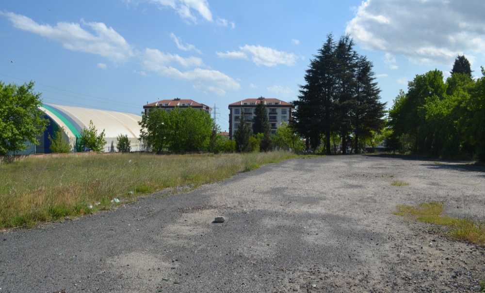 Okul İnşaatıyla İlgili Bir Çivi Dahi Çakılmadı