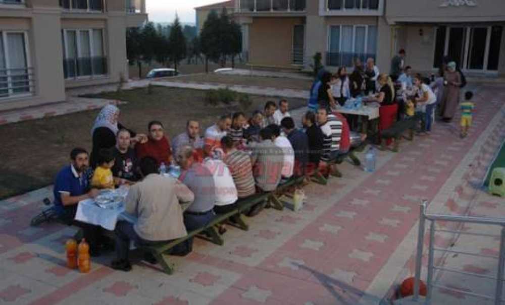 Sultan Konakları Sakinleri İftarda Buluştu