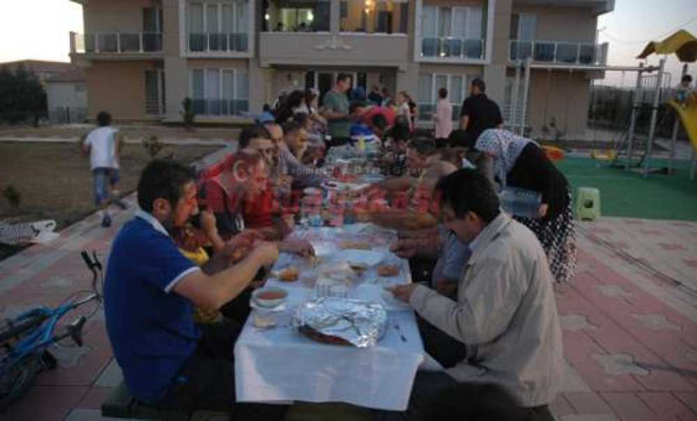 Sultan Konakları Sakinleri İftarda Buluştu