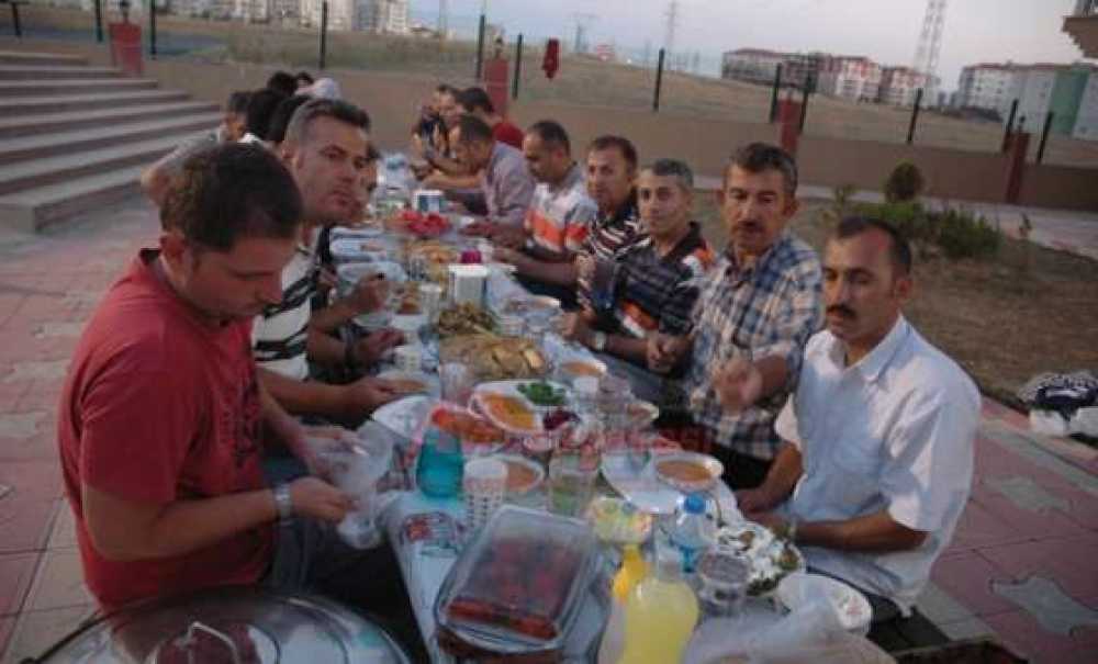 Sultan Konakları Sakinleri İftarda Buluştu