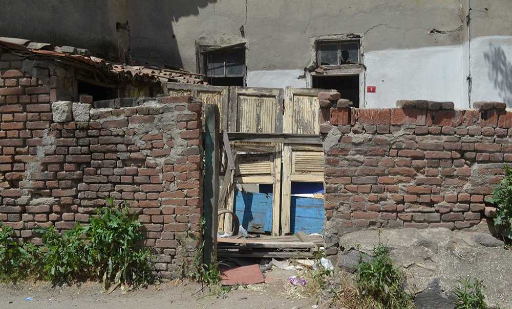 Tarihi Çorlu Evi'nin Önü Harabeliğe Döndü