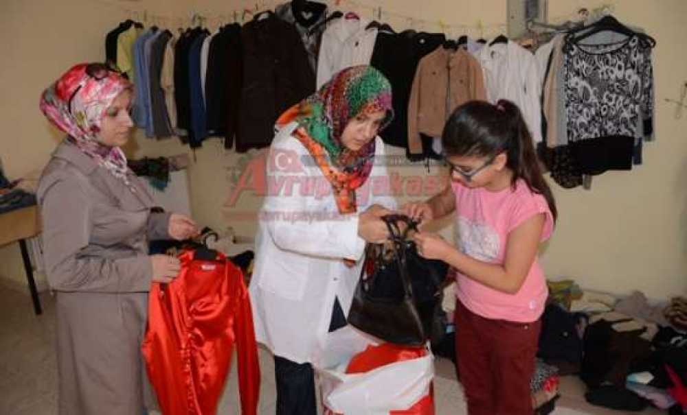 Reşadiye Mahallesi'nin Ak Partili Kadınlarından Hayır Çarşısı