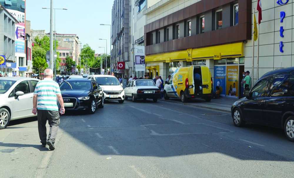 Yanlış Park Trafikte Sorun Yaratıyor