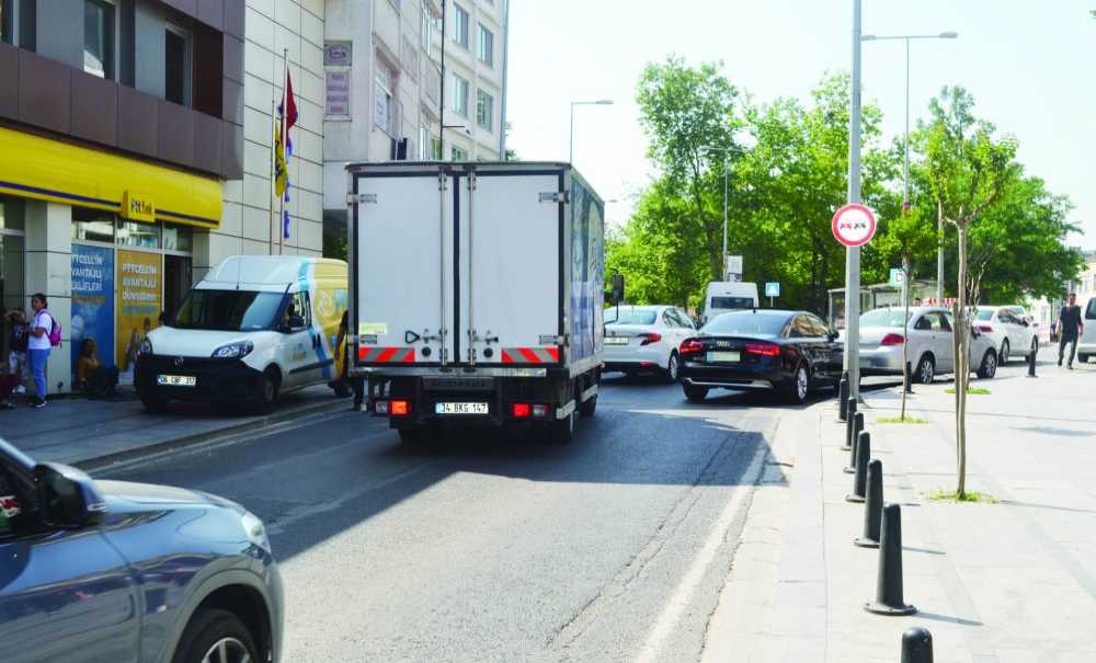 Yanlış Park Trafikte Sorun Yaratıyor