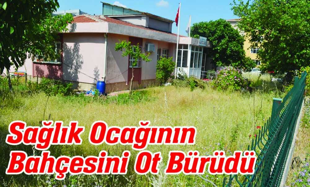 Sağlık Ocağının Bahçesini Ot Bürüdü