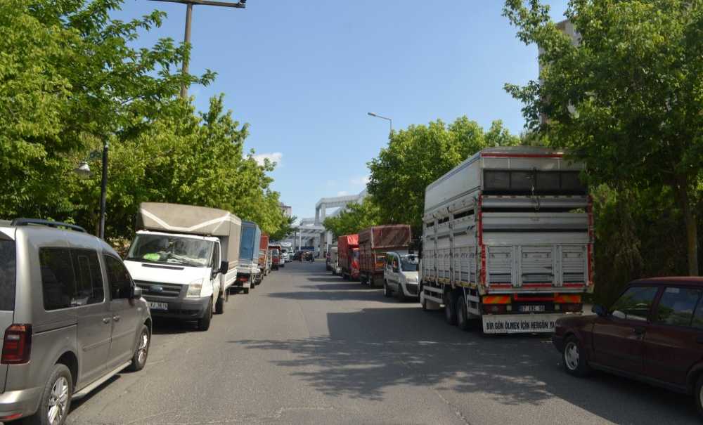 Pazarın Etrafında Keşmekeşlik Yaşanıyor