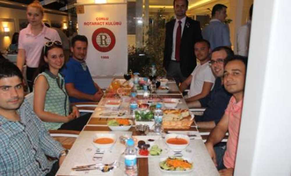 Rotaractlar İftar Yemeğinde Buluştu