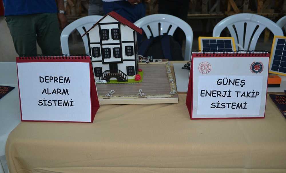 Çorlu'da Eğitim Fuarı Açıldı