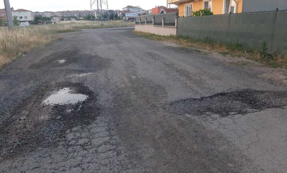 Yollar Delik Deşik!