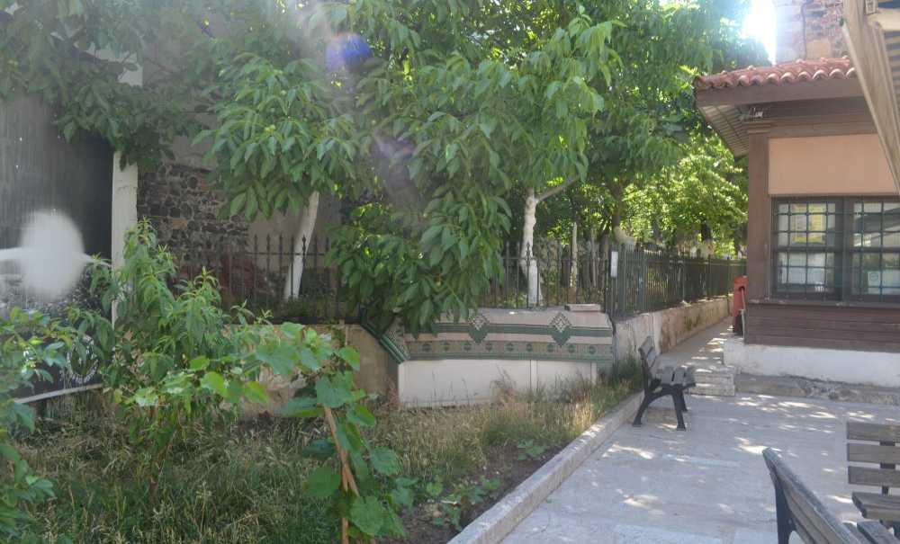 Tarihi Cami Bakımsızlıktan Dökülüyor