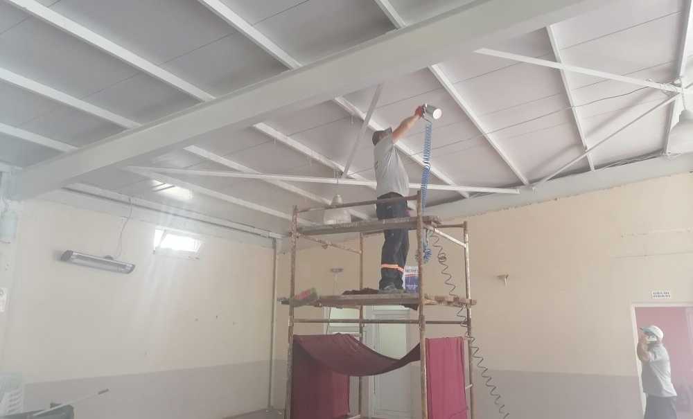 Düğün Salonlarının Bakımı Gerçekleştiriyor