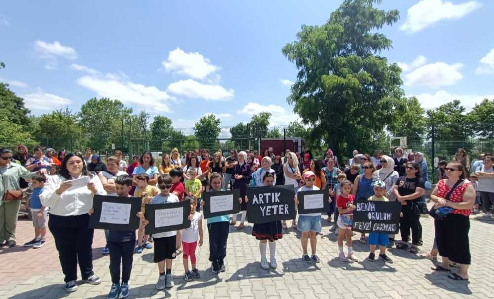 Yıkılan Okullar Yapılmayınca Veliler Feryat Etti