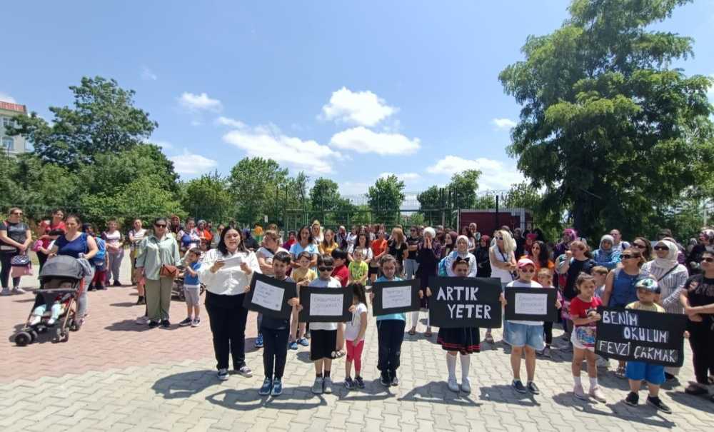 Yıkılan Okullar Yapılmayınca Veliler Feryat Etti