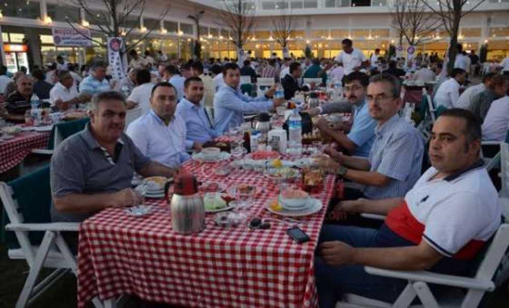 Çorlu Bakkallar Odası`ndan 700 Kişilik İftar