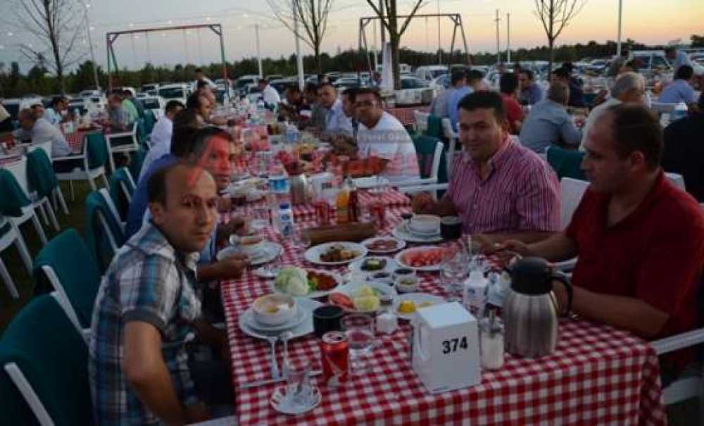 Çorlu Bakkallar Odası`ndan 700 Kişilik İftar