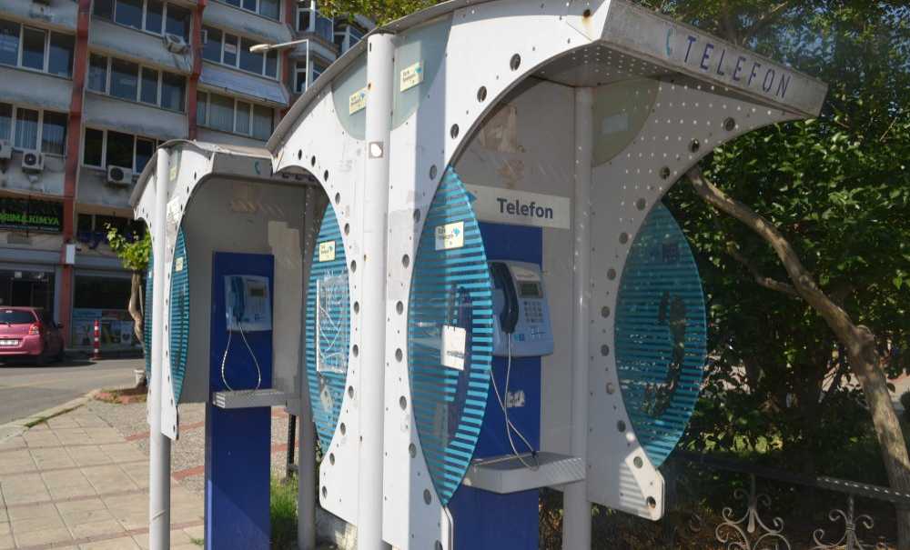 Ankesörlü Telefonlar Pislik İçinde