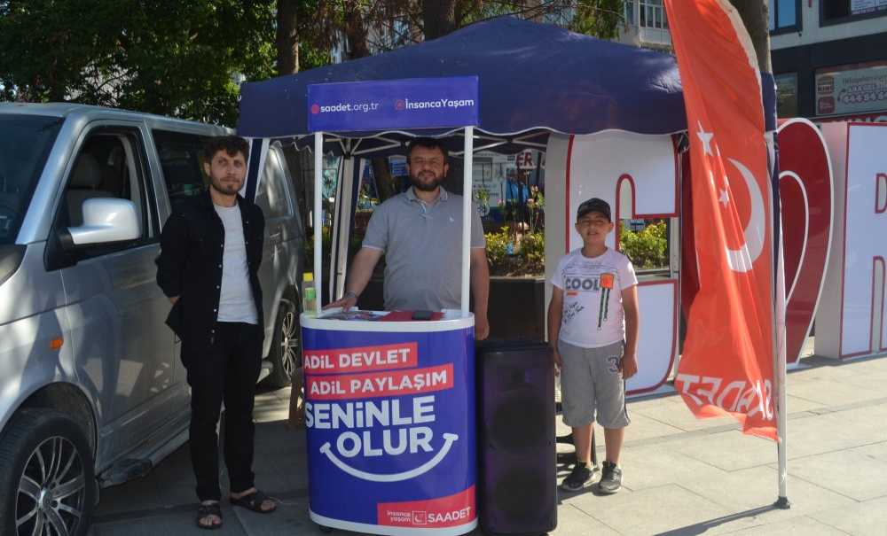 Saadet Partisi Stant Açtı