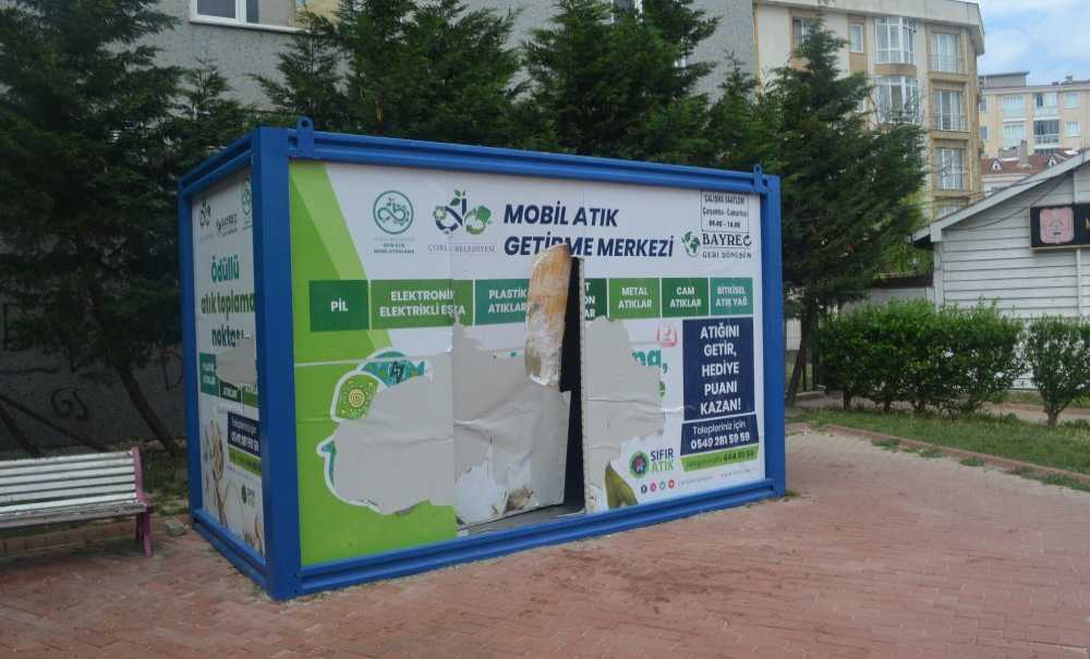 Geri Dönüşüm Kutusunu Paramparça Ettiler