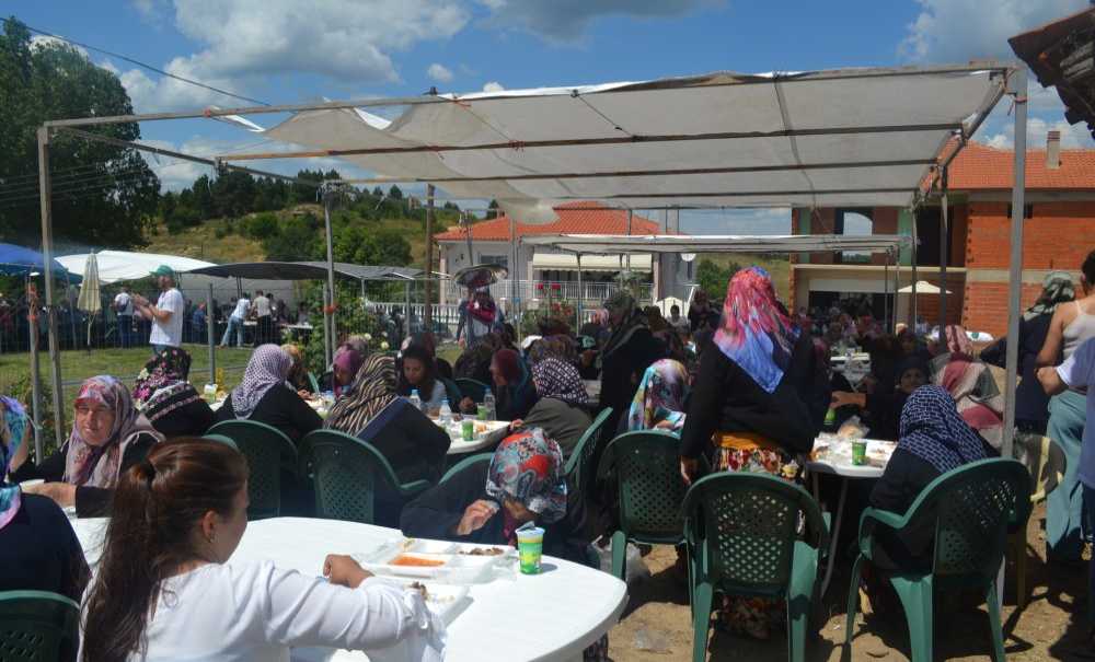 Çorlu Cem Evi'nden Komşuya Büyük Destek
