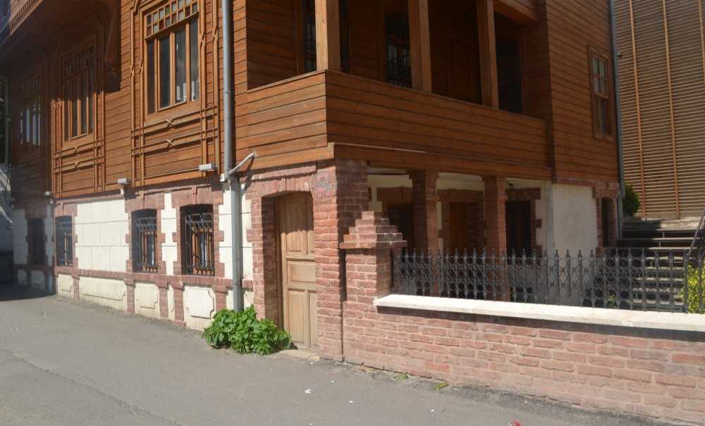 Önü Temizlendi, Tavanı Hala Yapılmadı