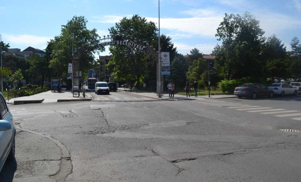 Ana Caddedeki Yolun Durumu Tepki Çekti