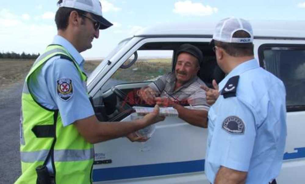 Trafik Polislerinden Şeker Gibi Uygulama