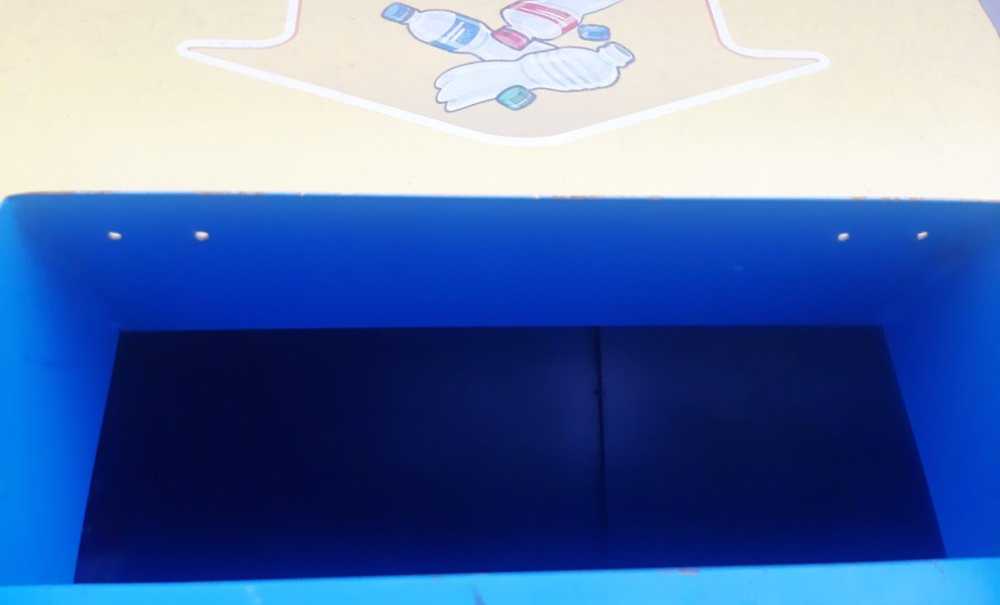 Geri Dönüşüm Kutusunun Demir Kapakları Çalınmış