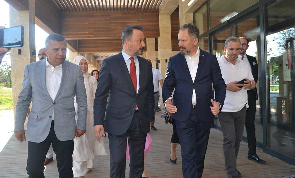 Ak Parti Heyeti Millet Bahçesini İnceledi