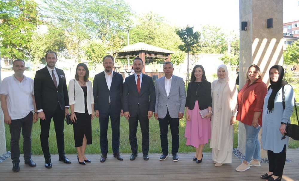 Ak Parti Heyeti Millet Bahçesini İnceledi