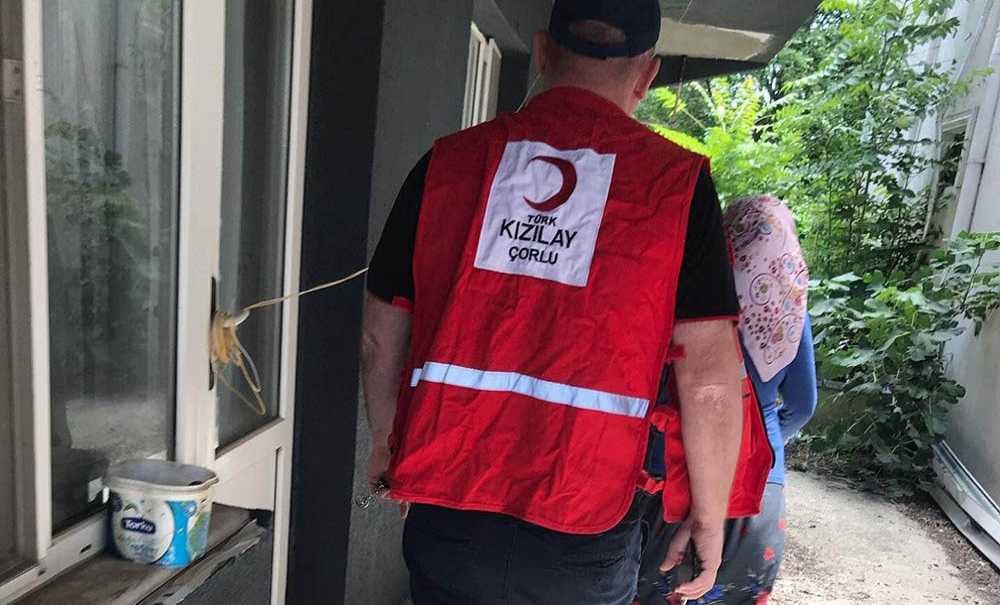 Çorlu Kızılay İhtiyaç Sahibi Vatandaşları Yalnız Bırakmıyor