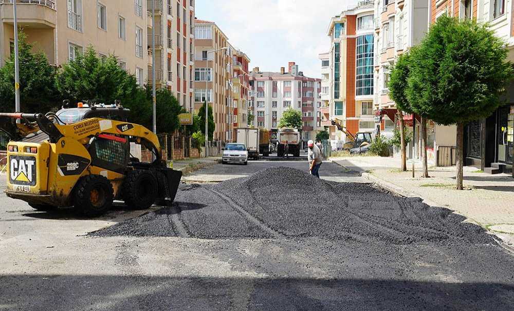 Asfalt, Yol Ve Kaldırım Çalışmaları Sürüyor