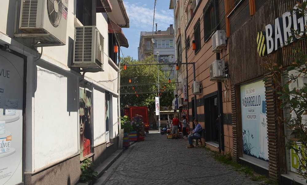 Şemsiyeli Sokak Bu Sene Şemsiyesiz Kaldı