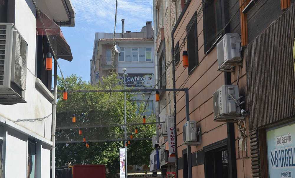 Şemsiyeli Sokak Bu Sene Şemsiyesiz Kaldı