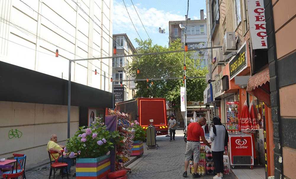 Şemsiyeli Sokak Bu Sene Şemsiyesiz Kaldı