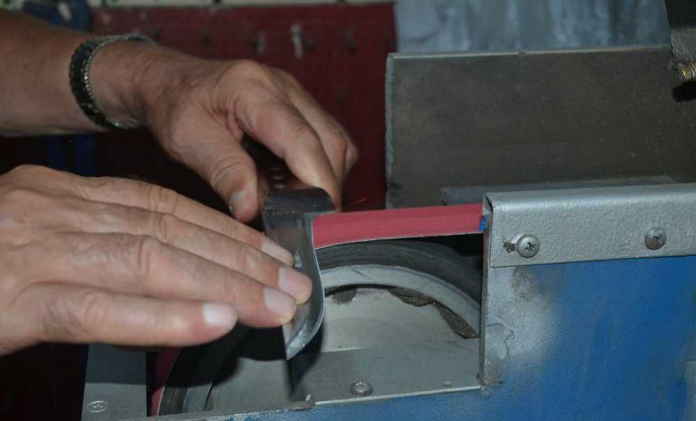 Kurbanlıklar İçin Bıçaklar Bileniyor