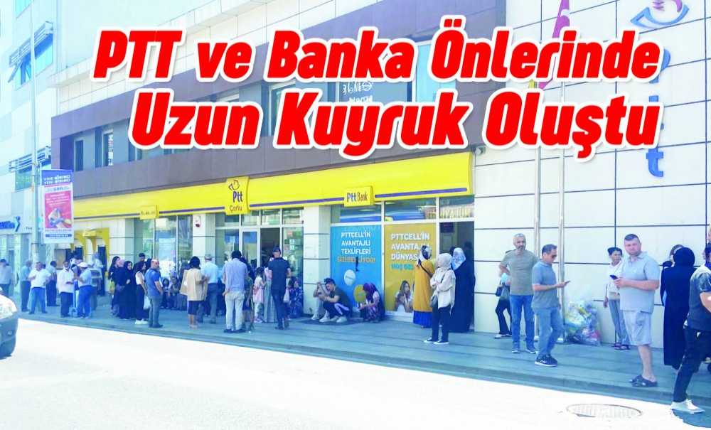 Ptt Ve Banka Önlerinde Uzun Kuyruk Oluştu