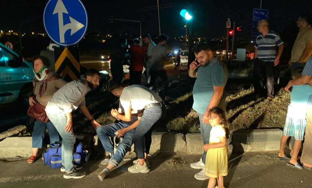 Tir Kırmızı Işıkta Bekleyen 7 Araca Çarptı!