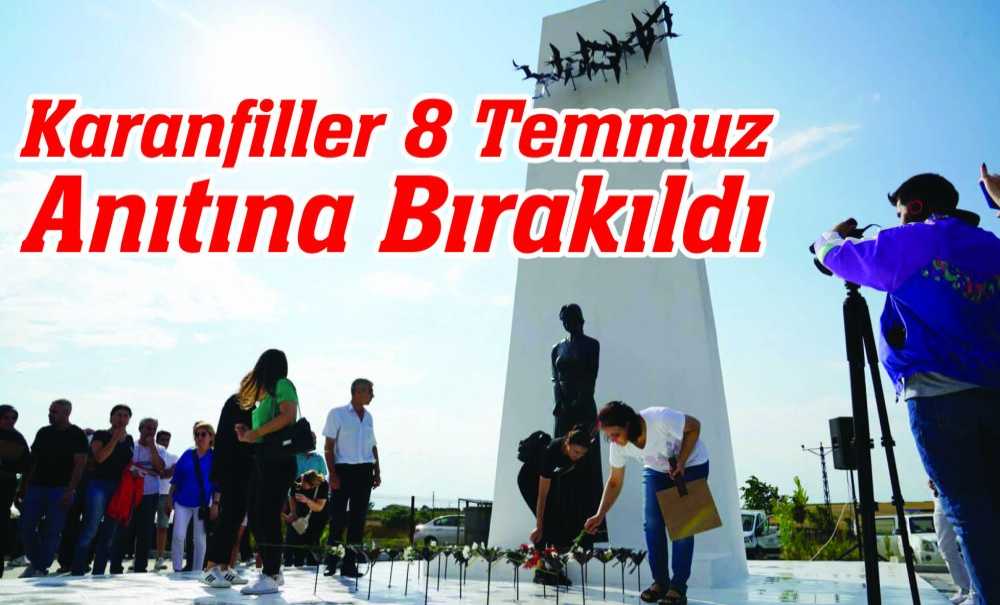 Karanfiller 8 Temmuz Anıtına Bırakıldı