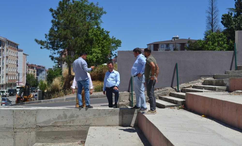 Başkan Sarıkurt Amfi Tiyatrodaki Çalışmaları İnceledi