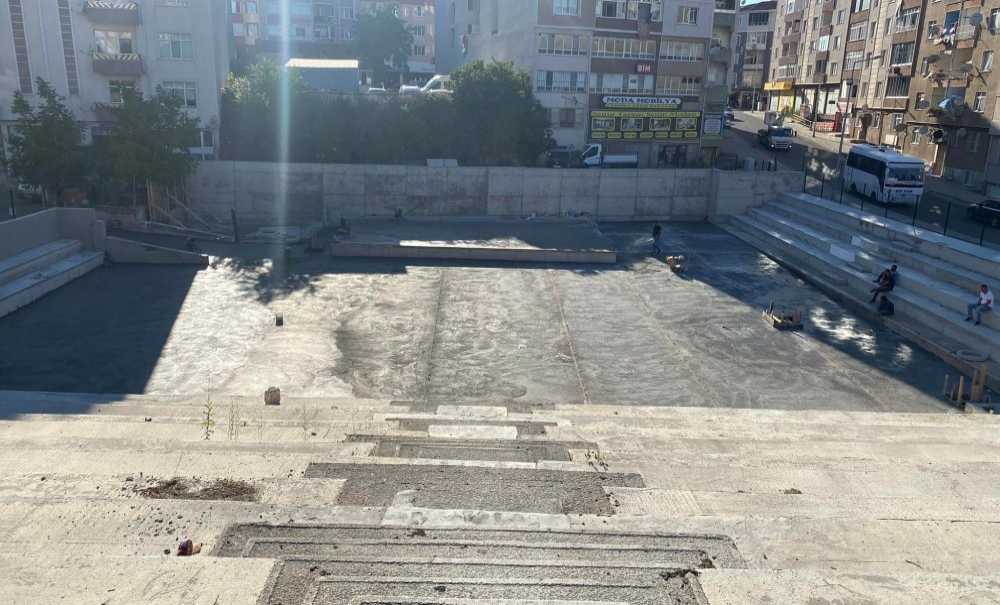 Başkan Sarıkurt Amfi Tiyatrodaki Çalışmaları İnceledi